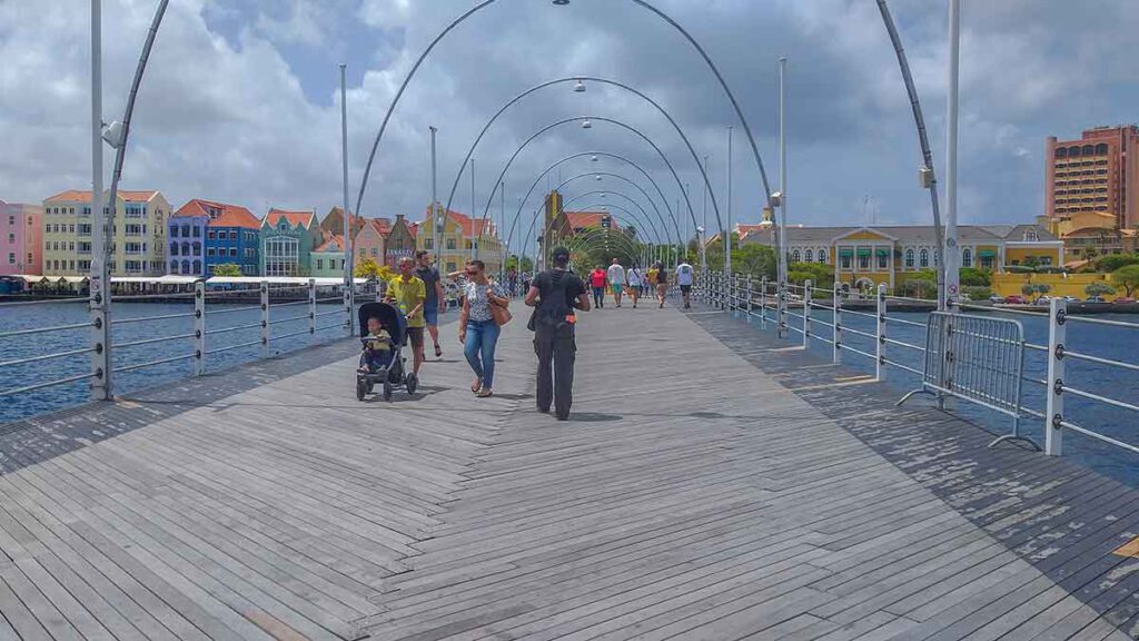 Pontjesbrug Caracasbaai Willemstad Curacao